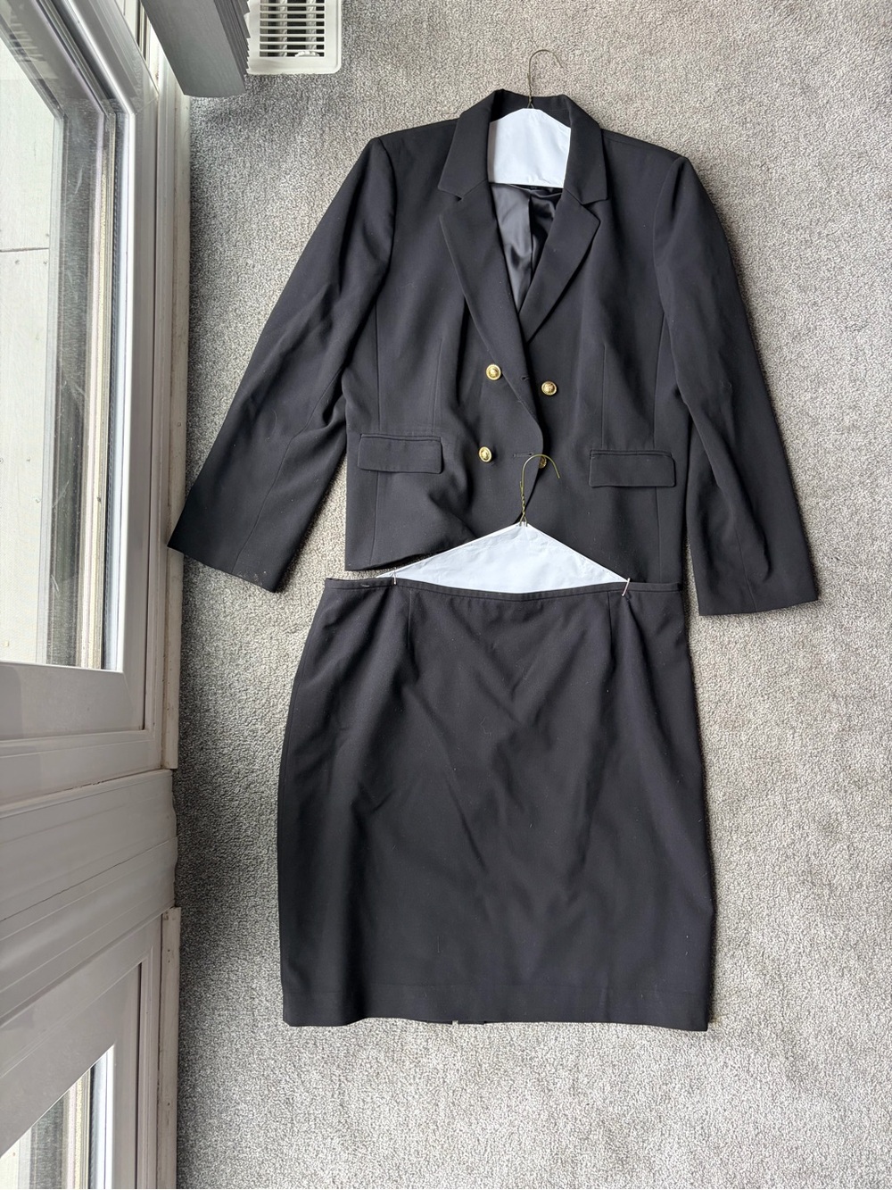 Tahari Women’s Black Shirt Suit